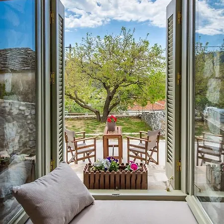 Ahirona Holiday home